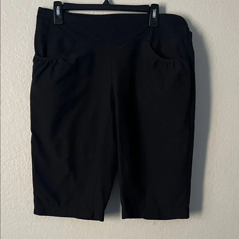 Like New! Mountain Hardwear Black Capri Outdoor in Size 10
